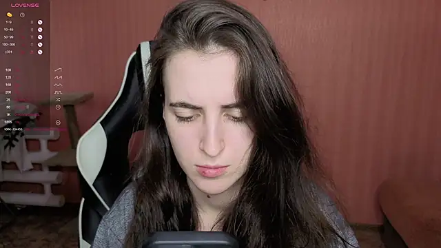 Snapshot of reaiss chatting on 11/28/25, 06:16 reaiss online show from 11/28/25, 06:16