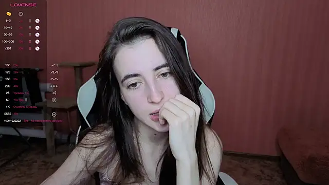 Snapshot of reaiss chatting on 12/15/25, 04:28 reaiss online show from 12/15/25, 04:28