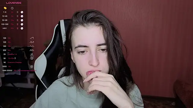 Snapshot of reaiss chatting on 12/19/25, 03:02 reaiss online show from 12/19/25, 03:02