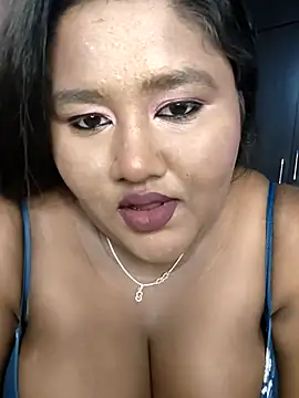 Snapshot of horny_diana chatting on 06/22/26, 05:54 horny diana online show from 06/22/26, 05:54