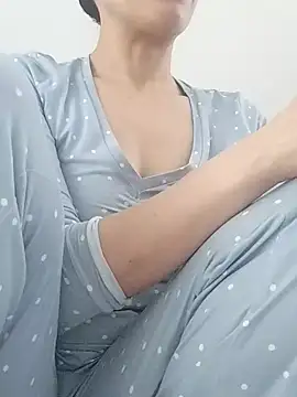 Snapshot of BUSE8821 chatting on 12/19/25, 01:07 BUSE8821 online show from 12/19/25, 01:07