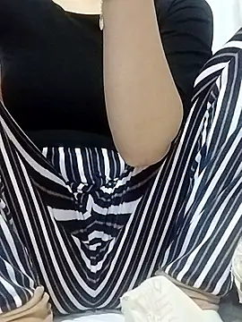 Snapshot of BUSE8821 chatting on 01/11/26, 05:18 BUSE8821 online show from 01/11/26, 05:18