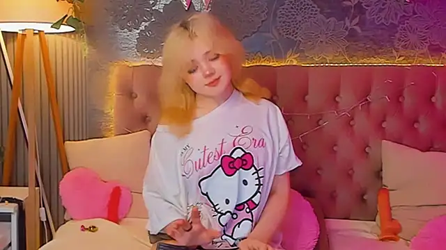 Snapshot of EmilyAngells chatting on 04/22/26, 06:16 EmilyAngells online show from 04/22/26, 06:16