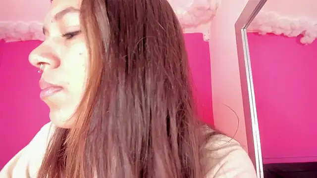 Snapshot of violett_24_ chatting on 03/07/25, 12:34 violett 24 online show from 03/07/25, 12:34