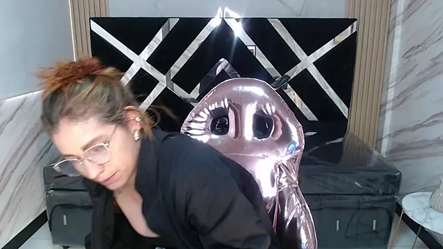 Snapshot of Angeles_v chatting on 03/09/25, 06:43 Angeles v online show from 03/09/25, 06:43