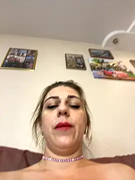 Snapshot of Lusi_Luxary chatting on 10/23/25, 06:13 Lusi Luxary online show from 10/23/25, 06:13