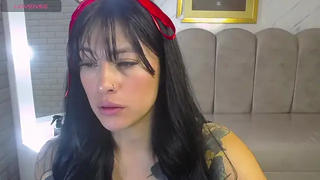 Snapshot of Isabella_Collen_v chatting on 04/22/26, 01:12 Isabella Collen v online show from 04/22/26, 01:12