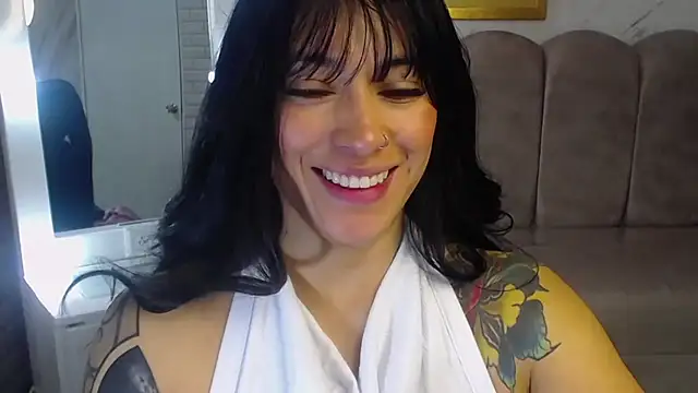 Snapshot of Isabella_Collen_v chatting on 05/01/26, 01:05 Isabella Collen v online show from 05/01/26, 01:05