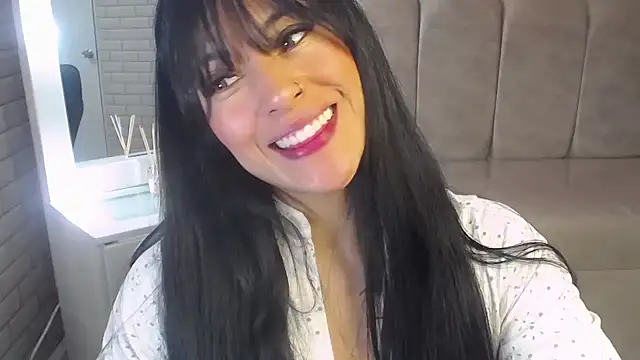 Snapshot of Isabella_Collen_v chatting on 05/07/26, 01:16 Isabella Collen v online show from 05/07/26, 01:16