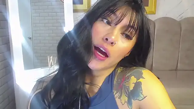 Snapshot of Isabella_Collen_v chatting on 05/11/26, 01:06 Isabella Collen v online show from 05/11/26, 01:06
