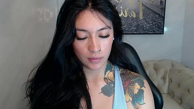 Snapshot of Isabella_Collen_v chatting on 05/15/26, 01:29 Isabella Collen v online show from 05/15/26, 01:29