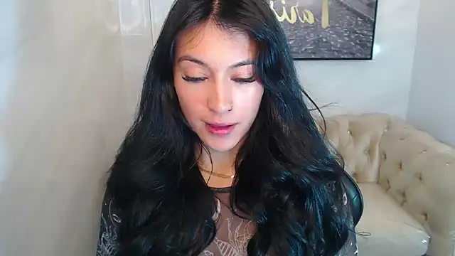 Snapshot of Isabella_Collen_v chatting on 05/19/26, 01:17 Isabella Collen v online show from 05/19/26, 01:17
