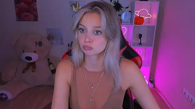 Snapshot of melissa_richardson chatting on 10/14/25, 12:50 melissa richardson online show from 10/14/25, 12:50