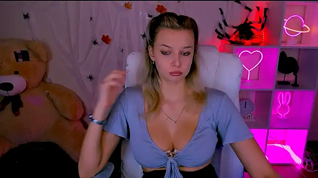 Snapshot of melissa_richardson chatting on 10/25/25, 08:33 melissa richardson online show from 10/25/25, 08:33