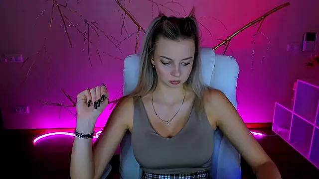 Snapshot of melissa_richardson chatting on 11/22/25, 12:15 melissa richardson online show from 11/22/25, 12:15