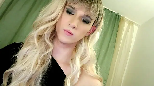 Snapshot of hellenspellman chatting on 03/06/25, 12:43 hellenspellman online show from 03/06/25, 12:43