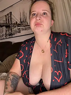 curvy eina online show from 07/09/26, 12:15