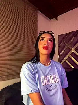 Snapshot of MichelleDiaz_Pink chatting on 09/28/25, 11:32 MichelleDiaz Pink online show from 09/28/25, 11:32