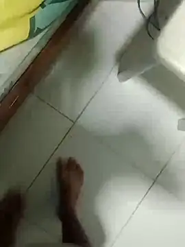 Snapshot of 464a-err chatting on 10/22/25, 12:11 464a-err online show from 10/22/25, 12:11