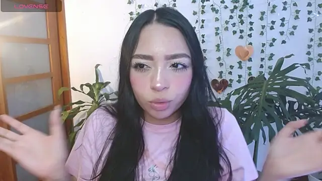 Snapshot of hellokitty__valery chatting on 04/21/26, 02:51 hellokitty valery online show from 04/21/26, 02:51