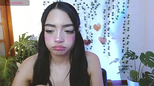 Snapshot of hellokitty__valery chatting on 04/28/26, 02:27 hellokitty valery online show from 04/28/26, 02:27