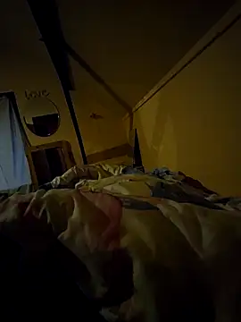 Snapshot of 190tb chatting on 02/21/25, 07:01 190tb online show from 02/21/25, 07:01