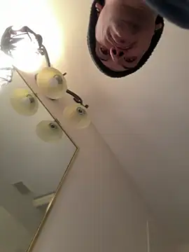 Polaroid White online show from 03/11/25, 06:53