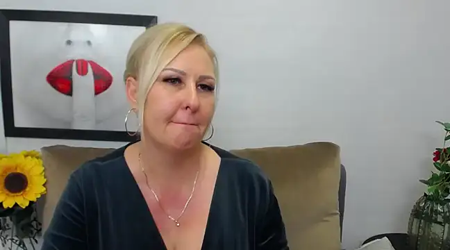 Snapshot of DianaLive chatting on 02/26/25, 10:26 DianaLive online show from 02/26/25, 10:26