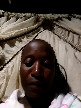 Snapshot of LoveDropss chatting on 09/19/25, 05:35 LoveDropss online show from 09/19/25, 05:35