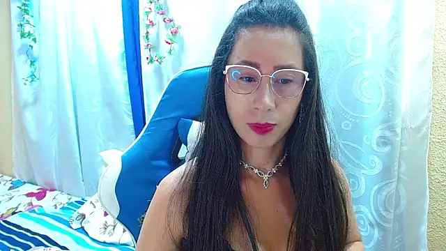 Gia leinn online show from 11/18/25, 08:02