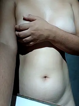 Snapshot of meddy_delicinha chatting on 02/22/26, 04:24 meddy delicinha online show from 02/22/26, 04:24