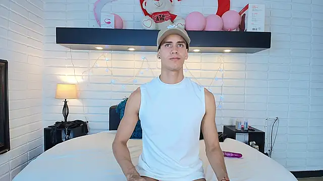 Snapshot of Maximiliano__Fire chatting on 03/08/25, 08:03 Maximiliano Fire online show from 03/08/25, 08:03