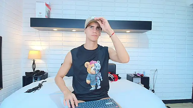 Snapshot of Maximiliano__Fire chatting on 03/11/25, 07:14 Maximiliano Fire online show from 03/11/25, 07:14