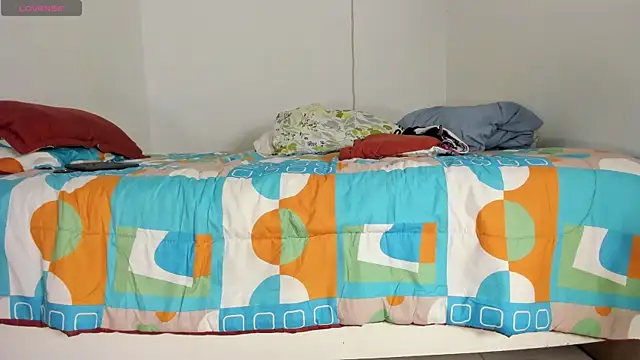 Snapshot of flor_herrera01 chatting on 11/28/25, 06:05 flor herrera01 online show from 11/28/25, 06:05