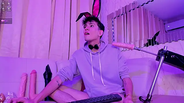 Snapshot of ValentinoMoreti chatting on 03/10/25, 05:11 ValentinoMoreti online show from 03/10/25, 05:11