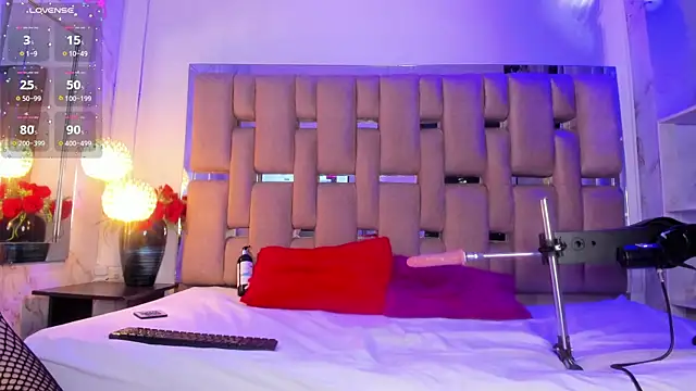 Snapshot of ValentinoMoreti chatting on 03/15/25, 04:57 ValentinoMoreti online show from 03/15/25, 04:57