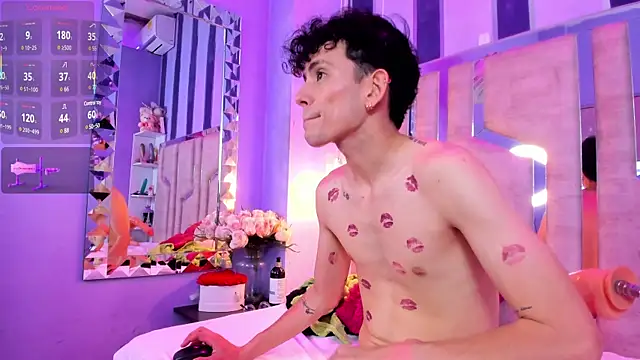 Snapshot of ValentinoMoreti chatting on 03/21/25, 07:55 ValentinoMoreti online show from 03/21/25, 07:55