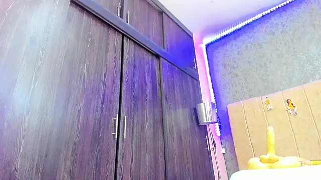 Snapshot of ava-am chatting on 12/18/25, 02:17 ava-am online show from 12/18/25, 02:17