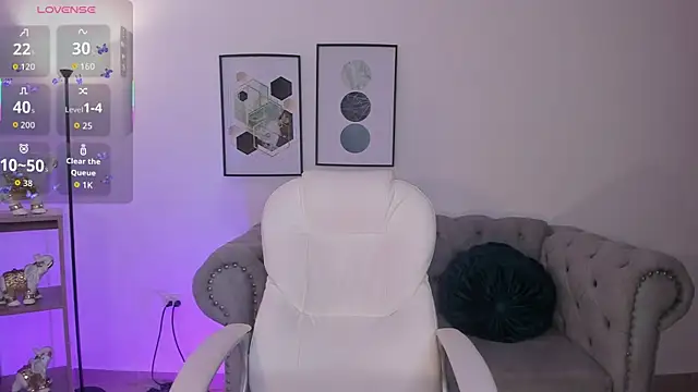 Ivyy Moon  online show from 12/23/25, 04:43