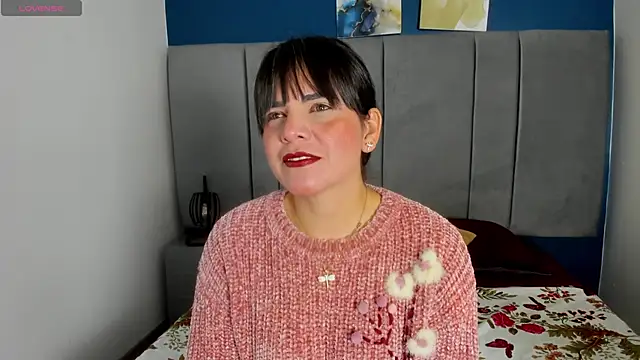 Snapshot of laura_hotties chatting on 10/08/25, 01:20 laura hotties online show from 10/08/25, 01:20