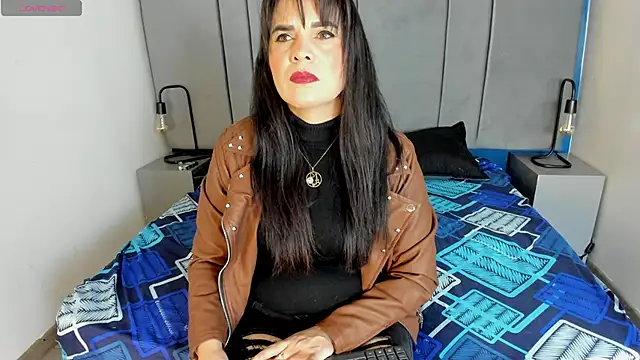 Snapshot of laura_hotties chatting on 12/21/25, 01:51 laura hotties online show from 12/21/25, 01:51