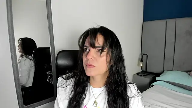 Snapshot of laura_hotties chatting on 01/10/26, 01:02 laura hotties online show from 01/10/26, 01:02