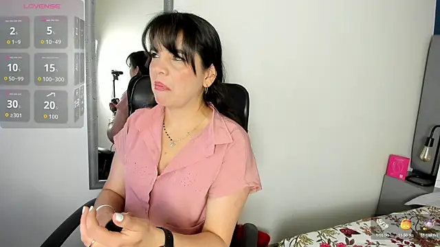 Snapshot of laura_hotties chatting on 01/16/26, 01:04 laura hotties online show from 01/16/26, 01:04