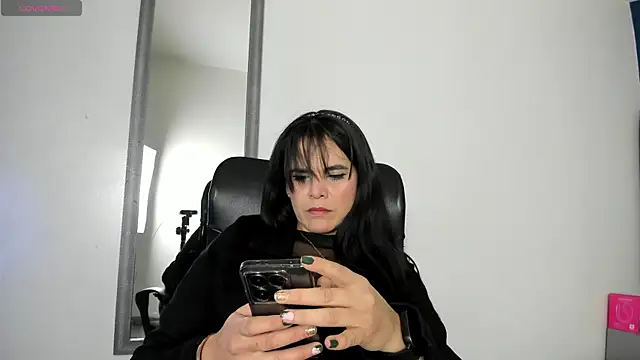 Snapshot of laura_hotties chatting on 01/19/26, 01:04 laura hotties online show from 01/19/26, 01:04