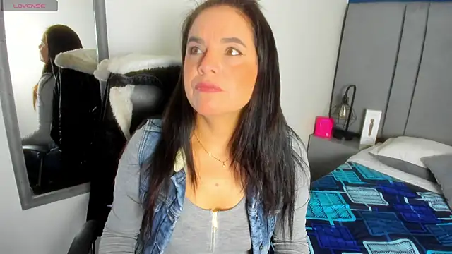 Snapshot of laura_hotties chatting on 02/02/26, 12:48 laura hotties online show from 02/02/26, 12:48