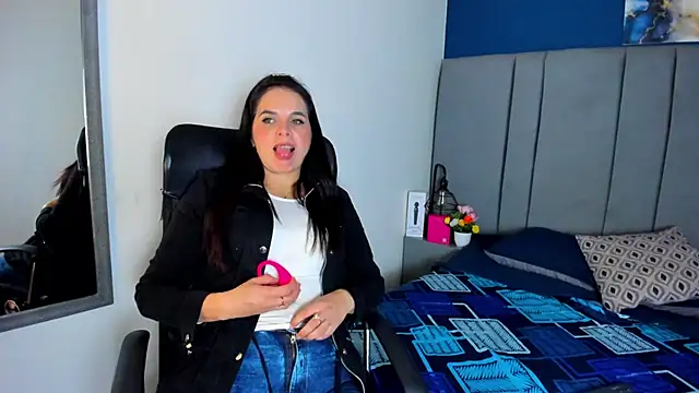 Snapshot of laura_hotties chatting on 02/10/26, 01:04 laura hotties online show from 02/10/26, 01:04