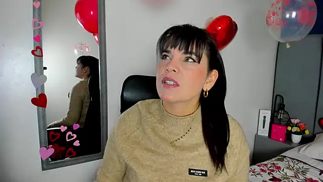 Snapshot of laura_hotties chatting on 02/17/26, 12:45 laura hotties online show from 02/17/26, 12:45