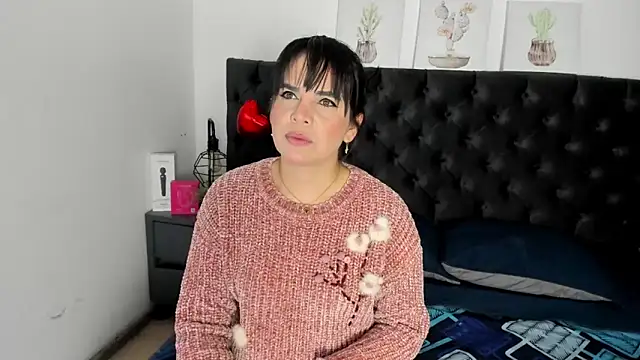 Snapshot of laura_hotties chatting on 02/25/26, 01:21 laura hotties online show from 02/25/26, 01:21