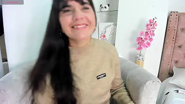 laura hotties online show from 07/04/26, 01:39