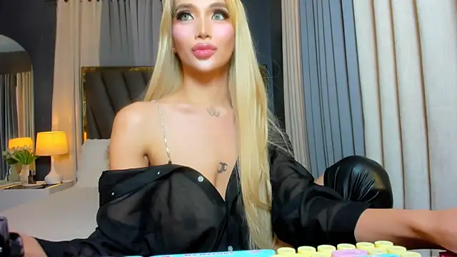 Snapshot of KylieSonique chatting on 06/14/26, 03:19 KylieSonique online show from 06/14/26, 03:19